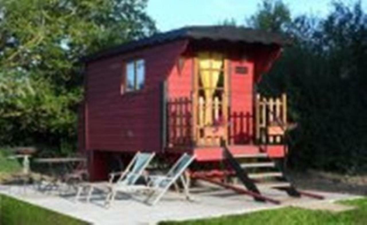 Bed and Breakfast Les Roulottes Des Songes De L'Authie Boufflers Экстерьер фото